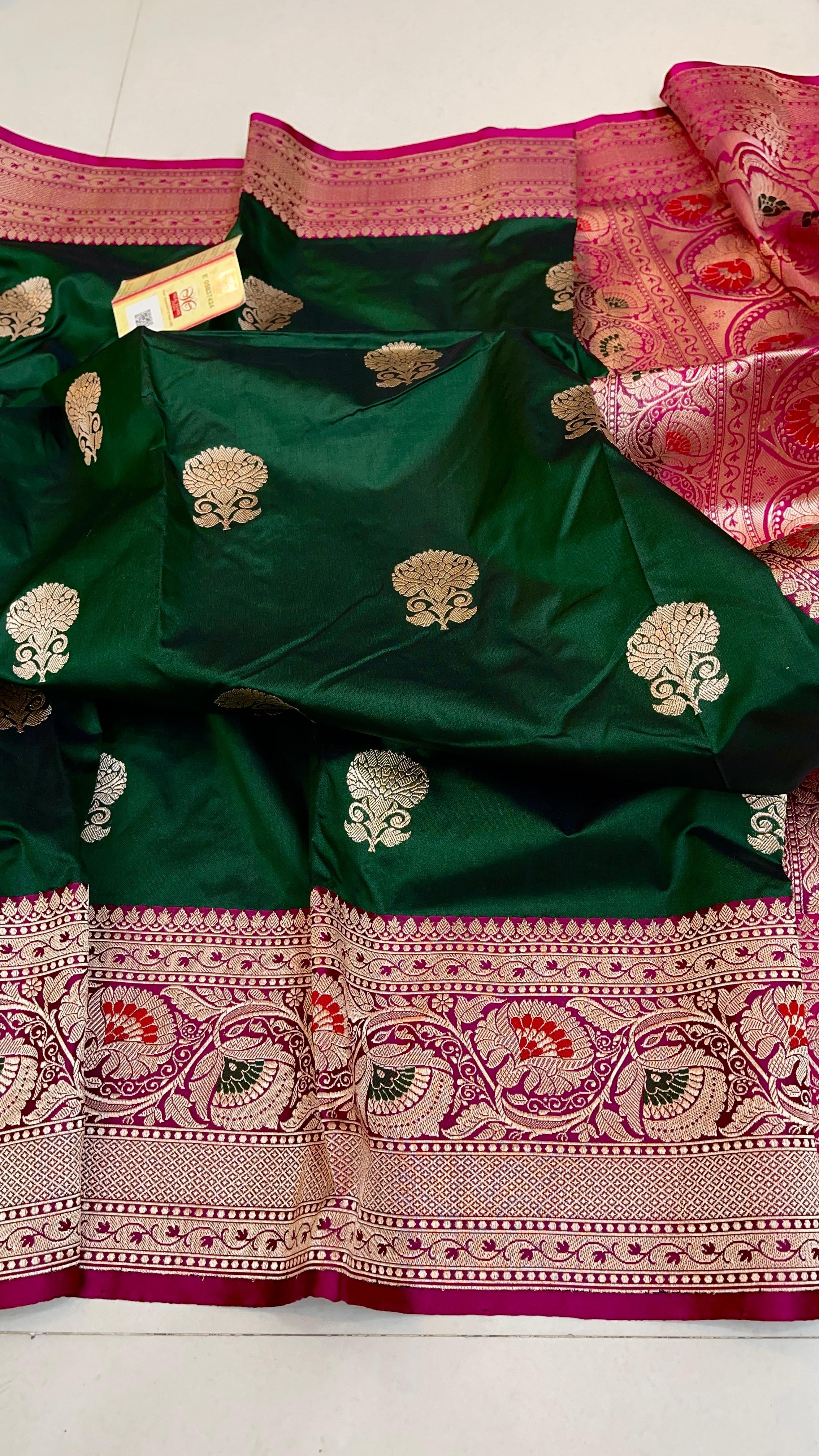 Classic Bottle Green & Pink Elegance Banarasi Handloom Katan Silk Saree SS25420