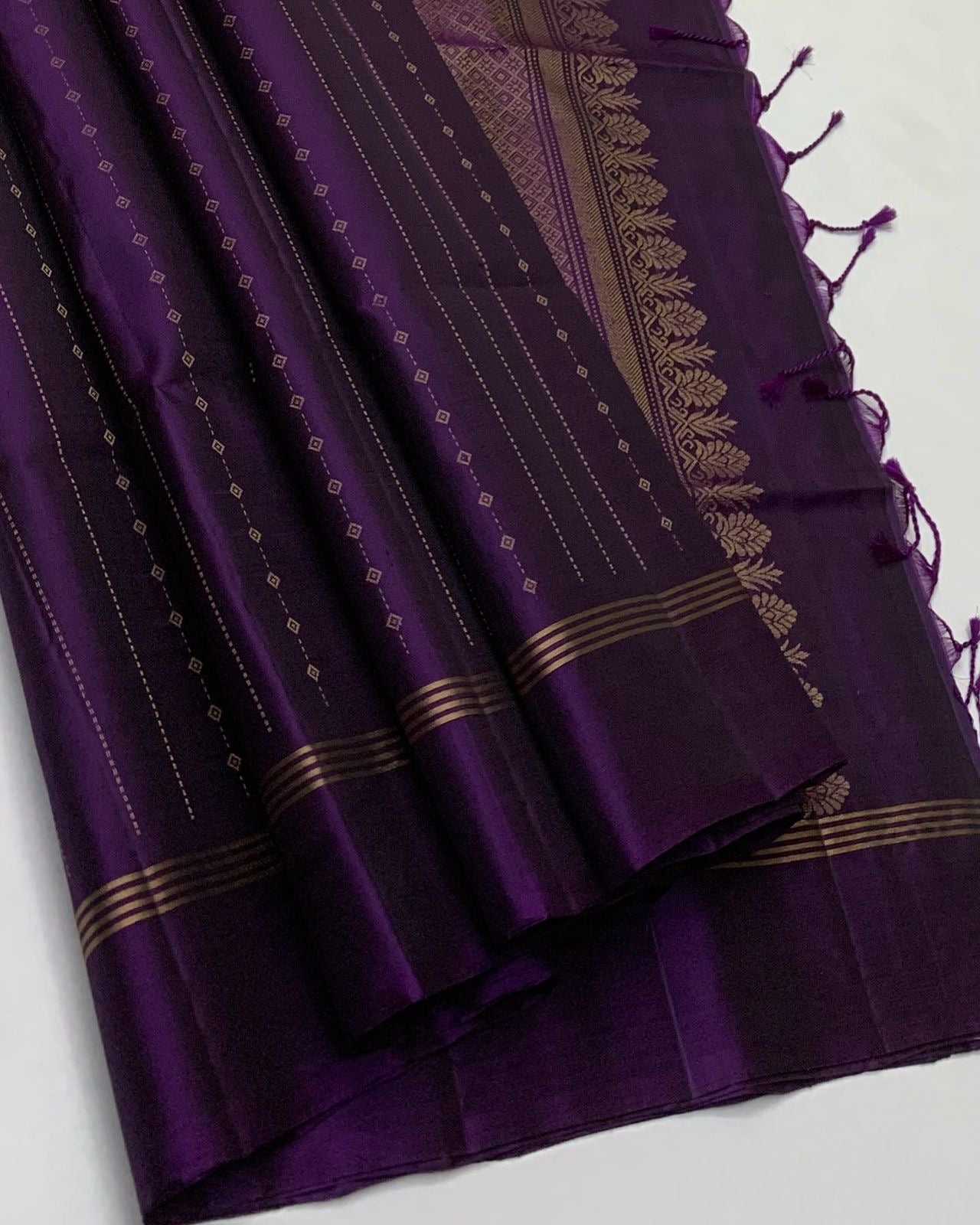 Classic Violet Elegance Handloom Soft Silk Saree SS25646
