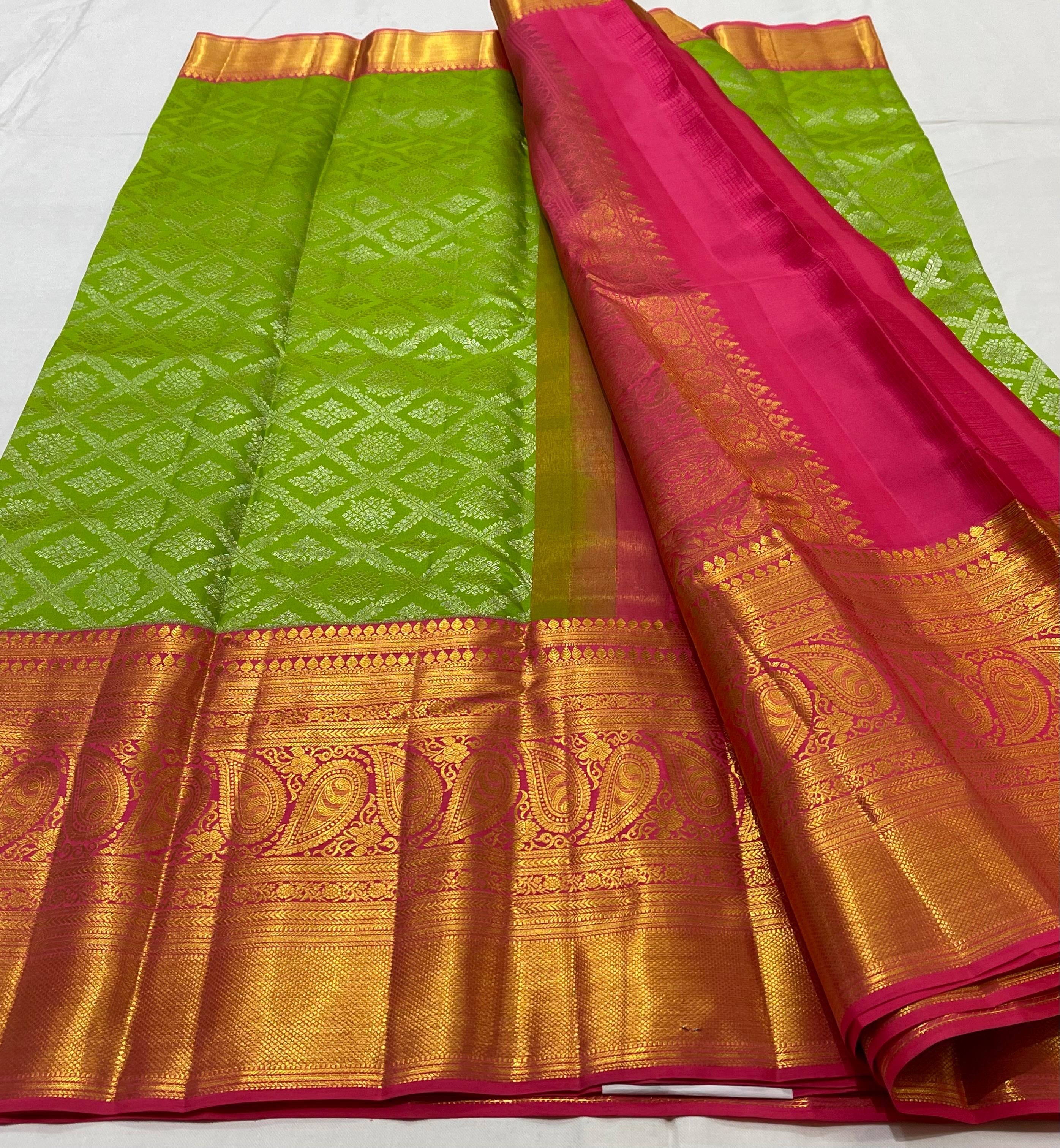 Classic Kelly Green & Fuchsia Pink 2gm Zari Brocade Bridal Elegance Kanchipuram Handloom Silk Saree SS23643