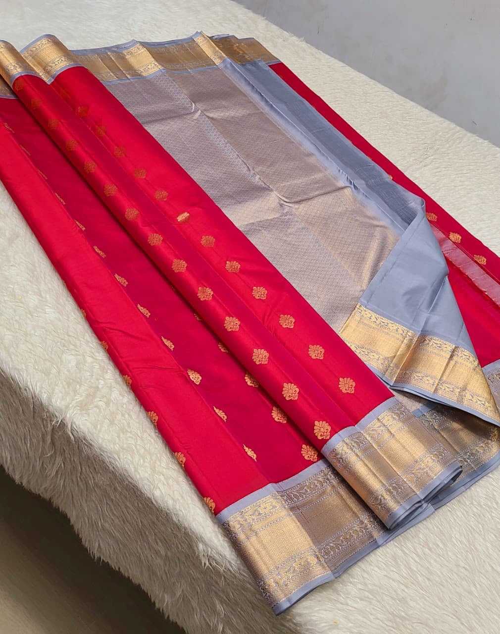 Classic Pinkish Red & Silver Grey 1gm Zari Kanchipuram Handloom Silk Saree SS26555