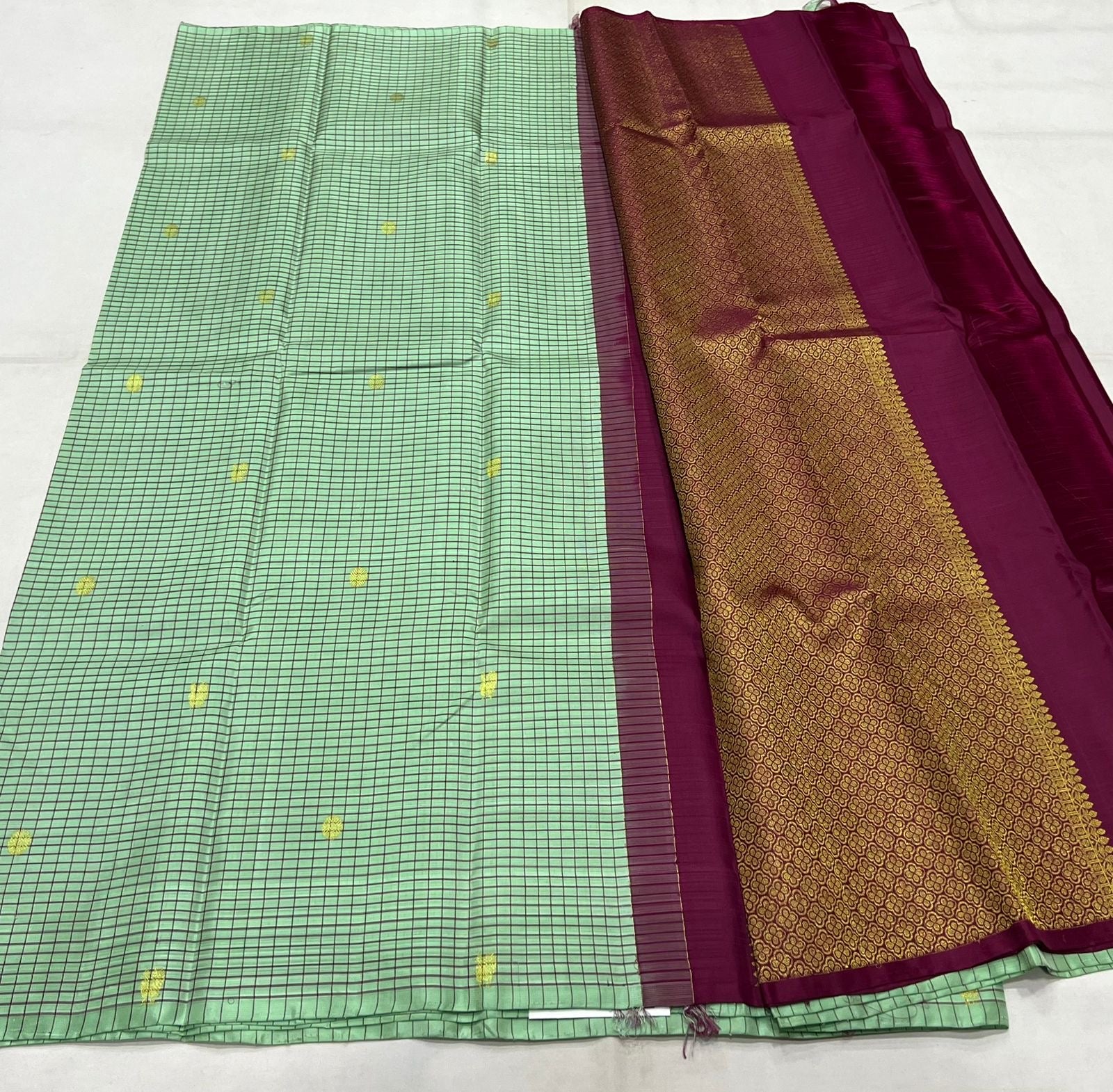 Classic Light Green & Berry Plum Elegance Kanchipuram Handloom Silk Saree SS23648