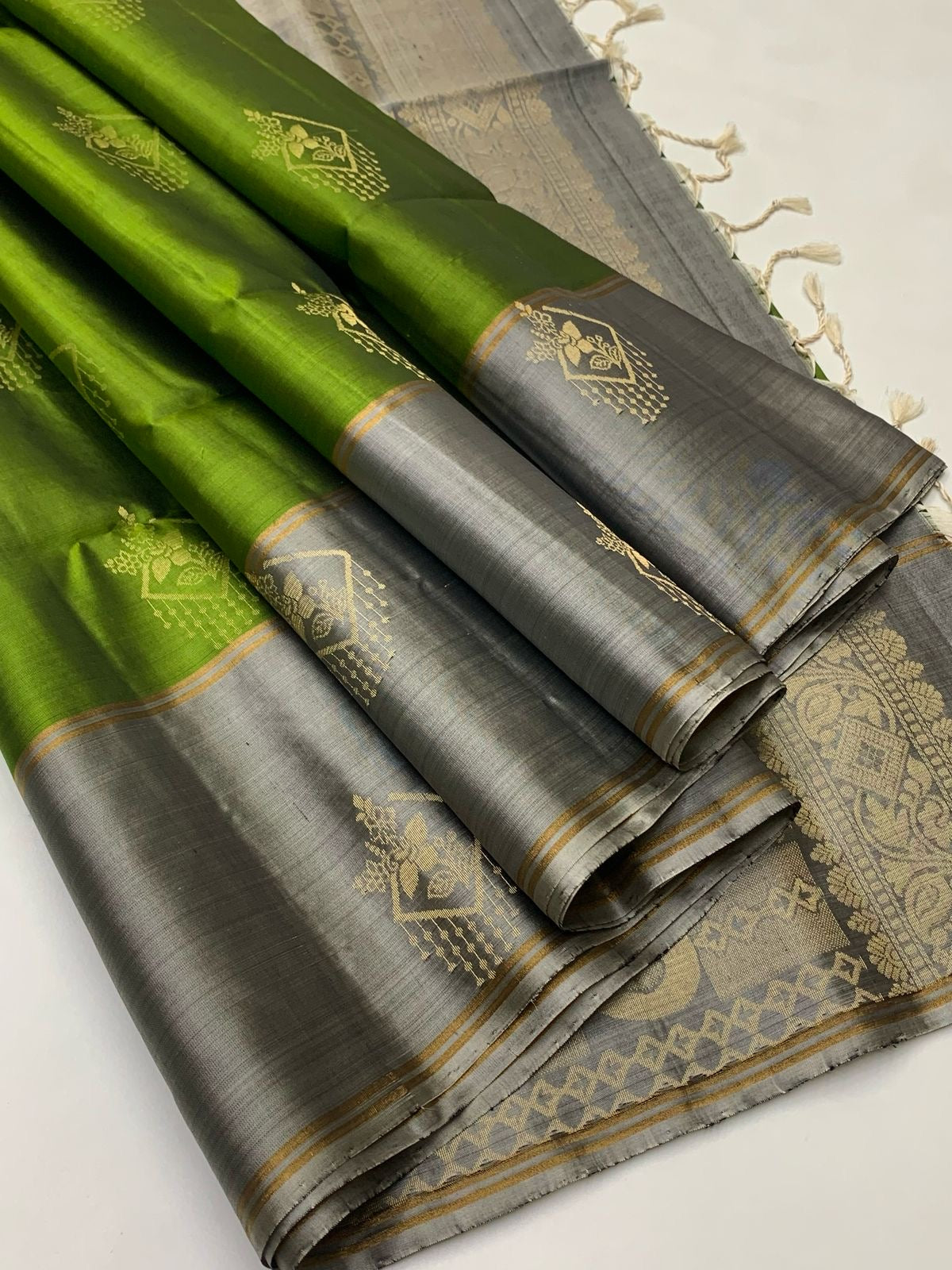 Classic Spring Green & Grey Elegance Handloom Soft Silk Saree SS24800