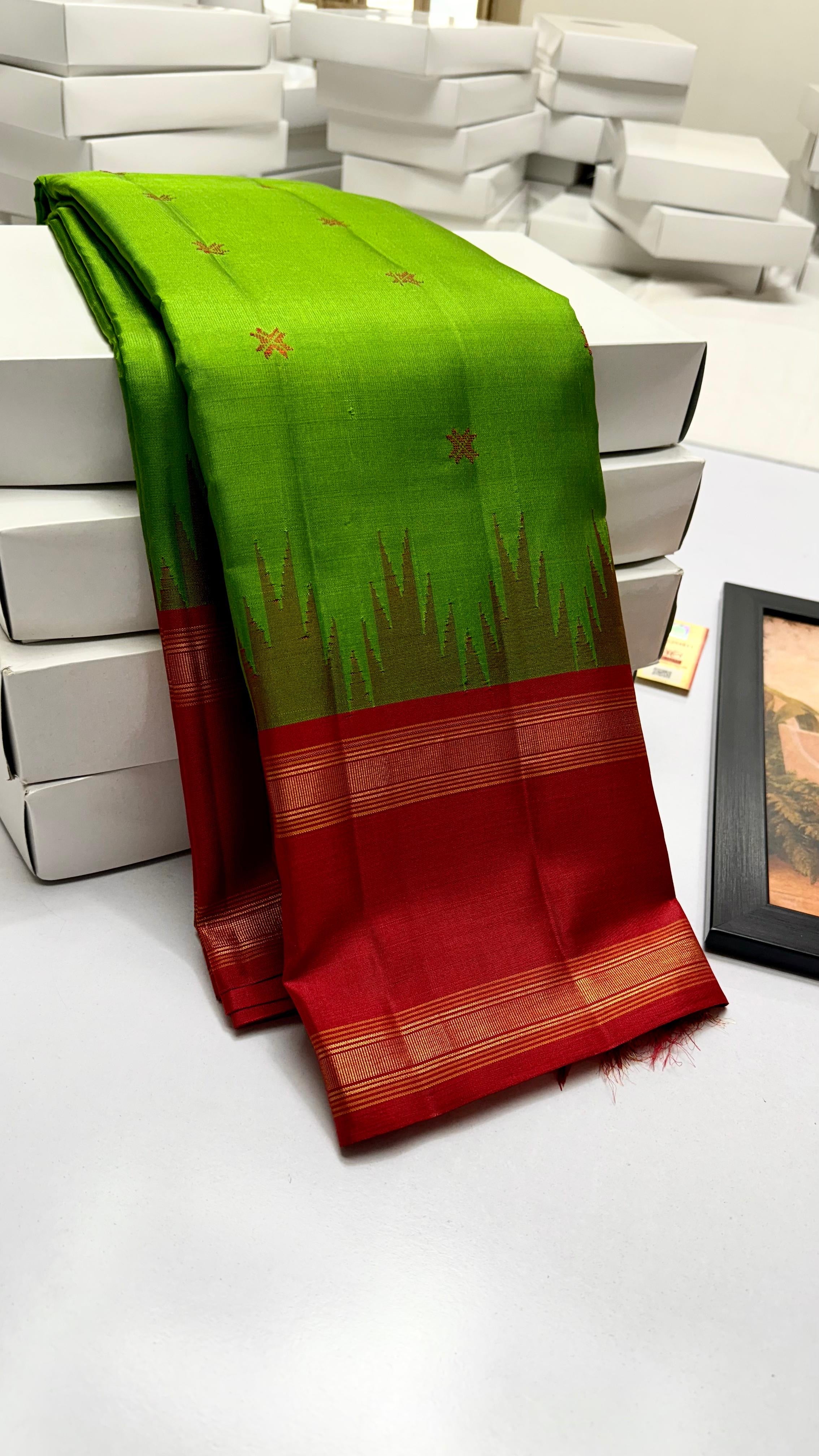 Classic Spring Green & Crimson Red Korvai Kanchipuram Handloom Silk Saree SS25885