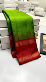 Load image into Gallery viewer, Classic Spring Green &amp; Crimson Red Korvai Kanchipuram Handloom Silk Saree SS25885
