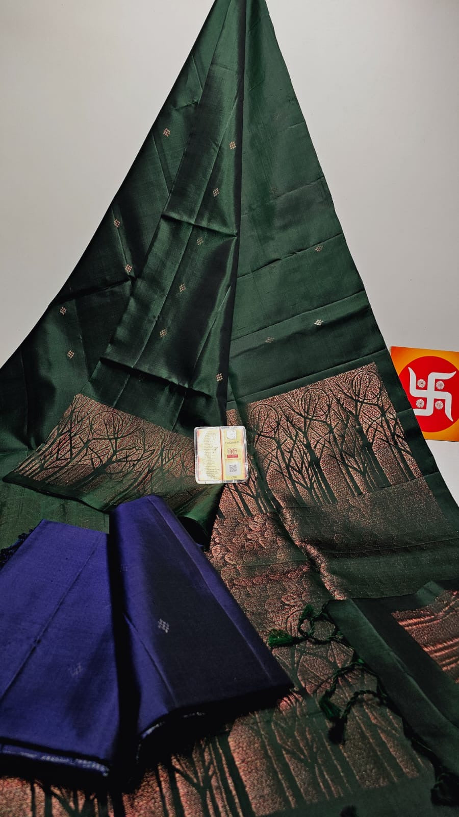 Classic Bottle Green Elegance Handloom Soft Silk Saree SS25663