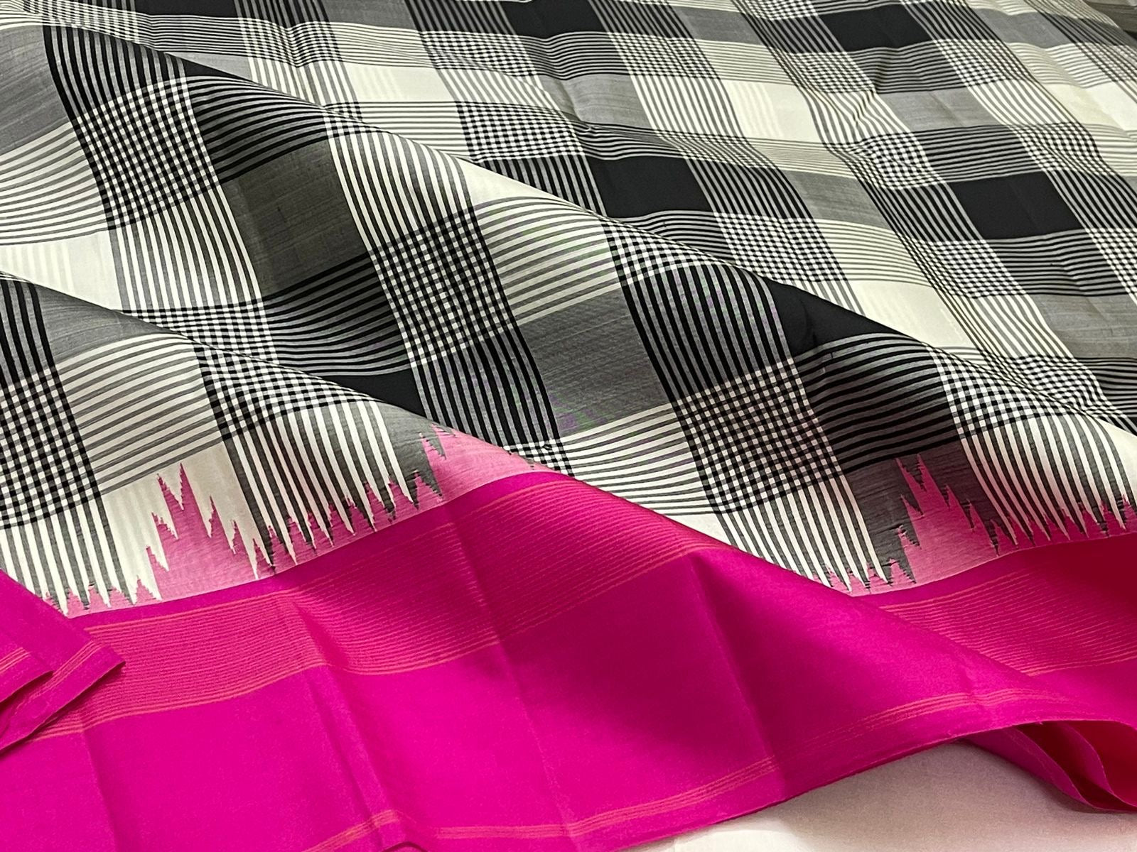 Classic Black & White Checks Deep Pink 1gm Zari Elegance Kanchipuram Handloom Silk Saree SS24713