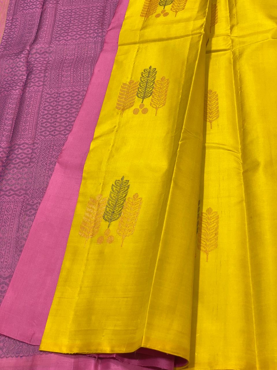 Classic Gold & Creamy Pink 1gm Zari Elegance Kanchipuram Handloom Silk Saree SS23547