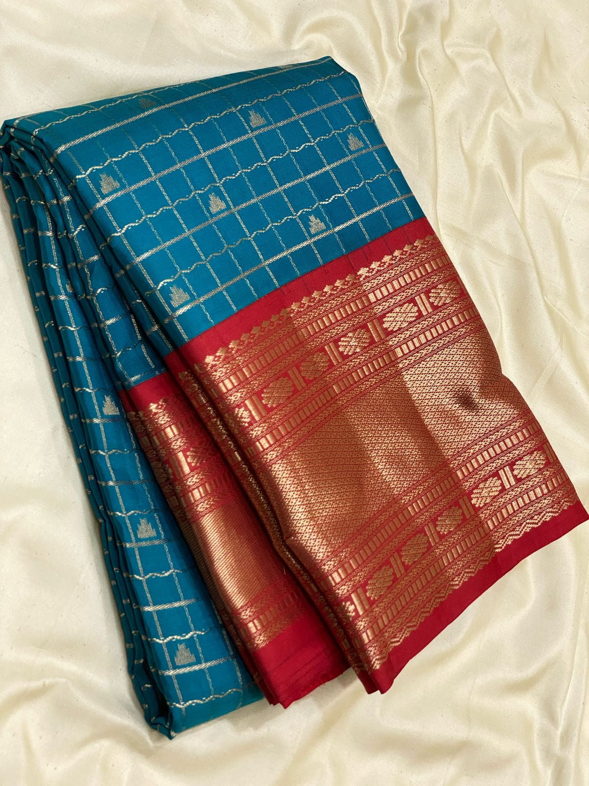 Classic Prussian Blue & Chilli Red 2gm Zari Beldari Checks Elegance Kanchipuram Handloom Silk Saree SS24613