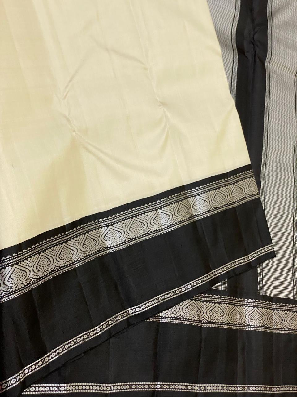 Classic Cream & Black Kanchipuram Handloom Silk Saree SS26333