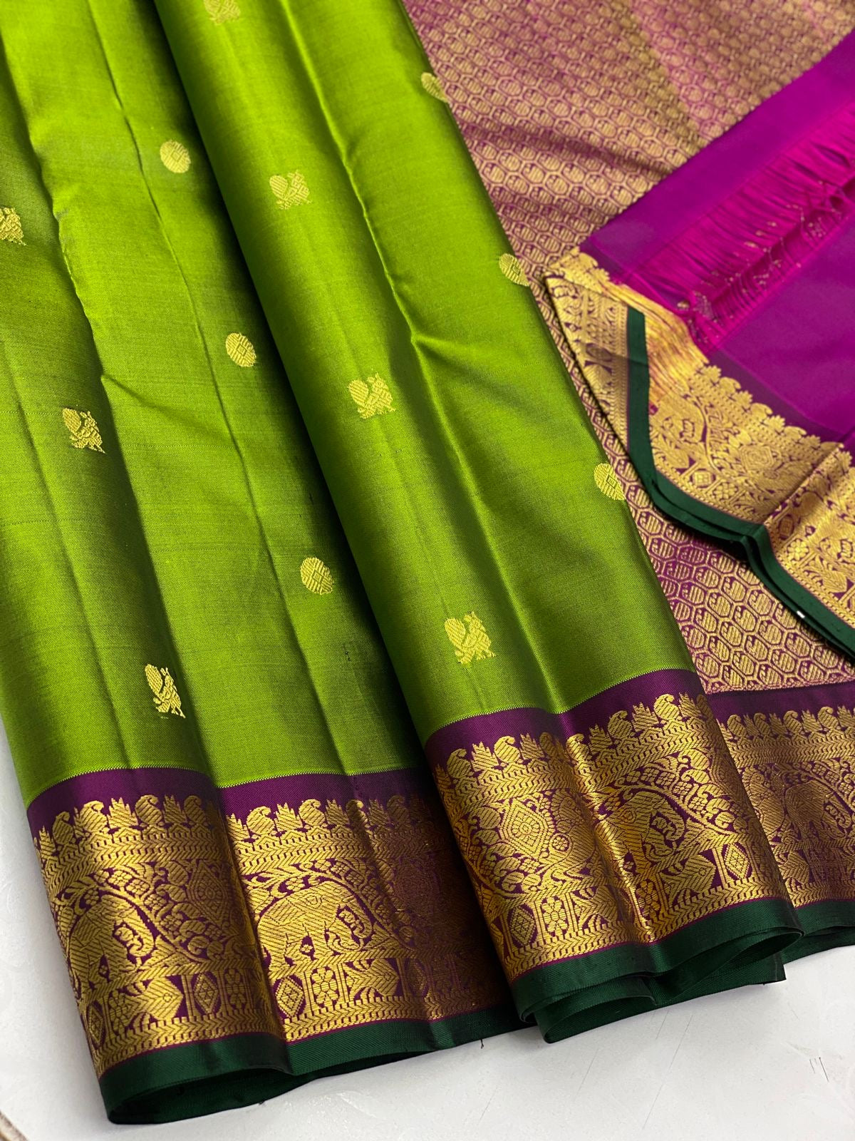 Classic Spring Green & Deep Fuchsia Pink 2gm Zari Elegance Kanchipuram Handloom Silk Saree SS23755