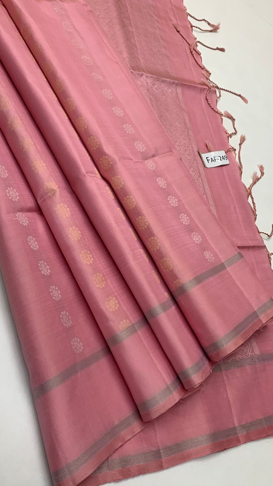 Dusky Rose Elegance Handloom Soft Silk Saree SS23268