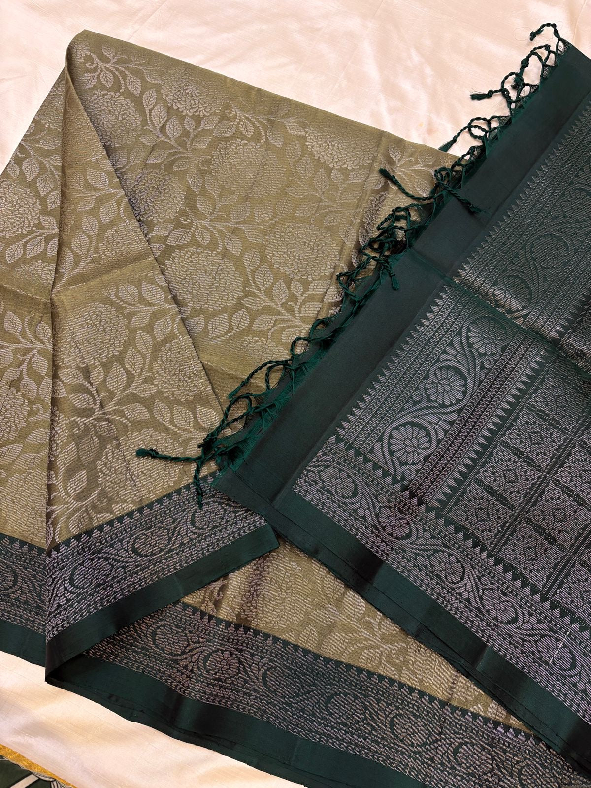 Classic Fern Green & Pine Green Elegance Handloom Soft Silk Saree SS25296