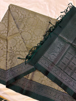 Load image into Gallery viewer, Classic Fern Green &amp; Pine Green Elegance Handloom Soft Silk Saree SS25296
