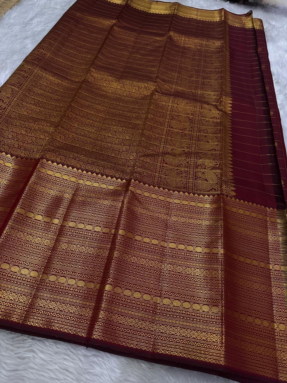 Classic Burgundy Elegance Kanchipuram Handloom Silk Saree SS24524