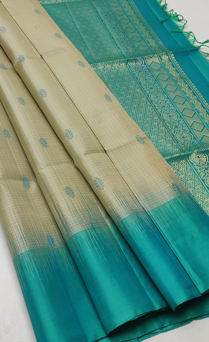 Classic Offwhite & Aqua Elegance Handloom Soft Silk Saree SS25254