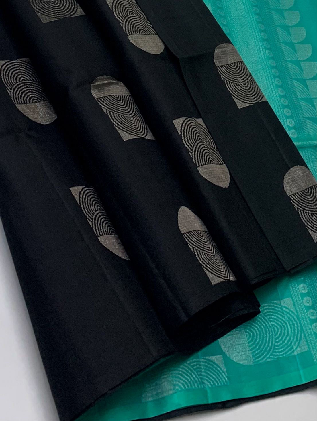 Classic Bottle Green & Turquoise Elegance Handloom Soft Silk Saree SS25769