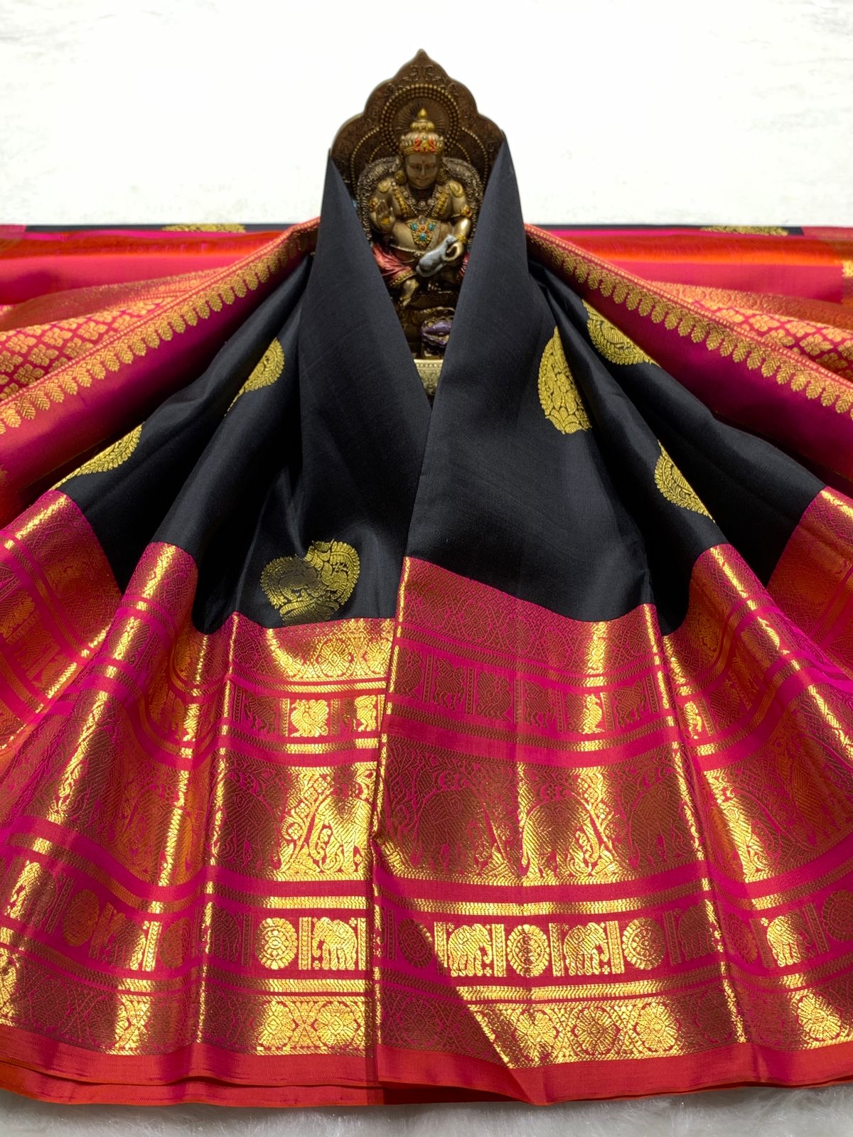 Classic Charcoal Black & Brick Reddish Pink 2gm Zari Kanchipuram Handloom Silk Saree SS25825