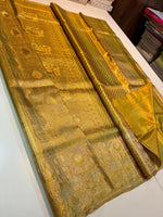Load image into Gallery viewer, Classic Gold Bridal Elegance Kanchipuram Handloom Silk Saree SS26873
