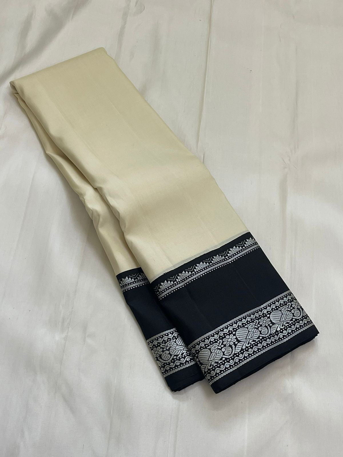 Classic Butter Cream & Black Korvai Thread Kanchipuram Handloom Silk Saree SS25720