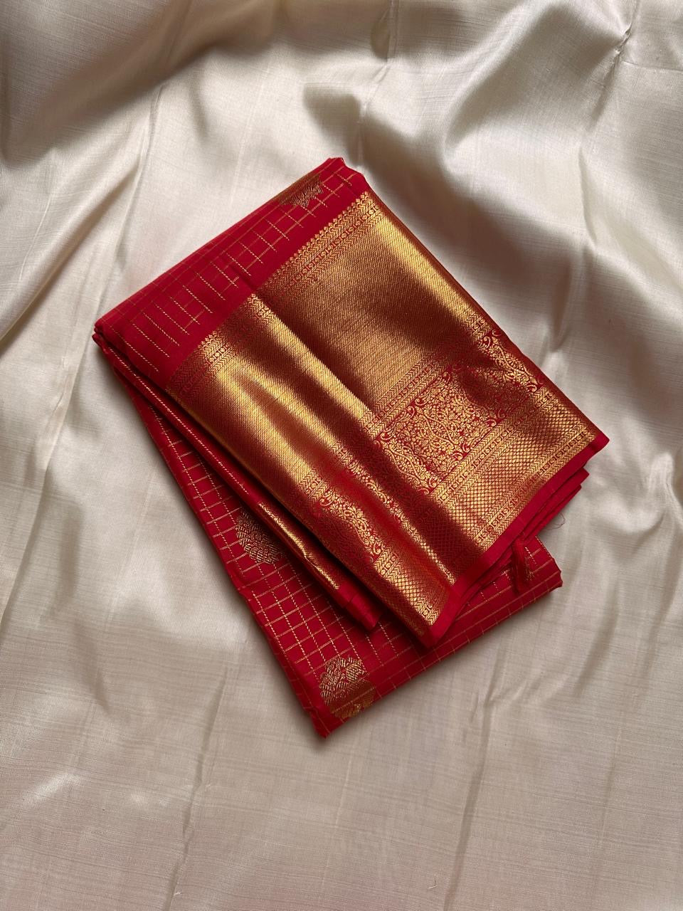 Classic Crimson Red 2gm Zari Vaira Oosi Checks Bridal Elegance Kanchipuram Handloom Silk Saree SS23735