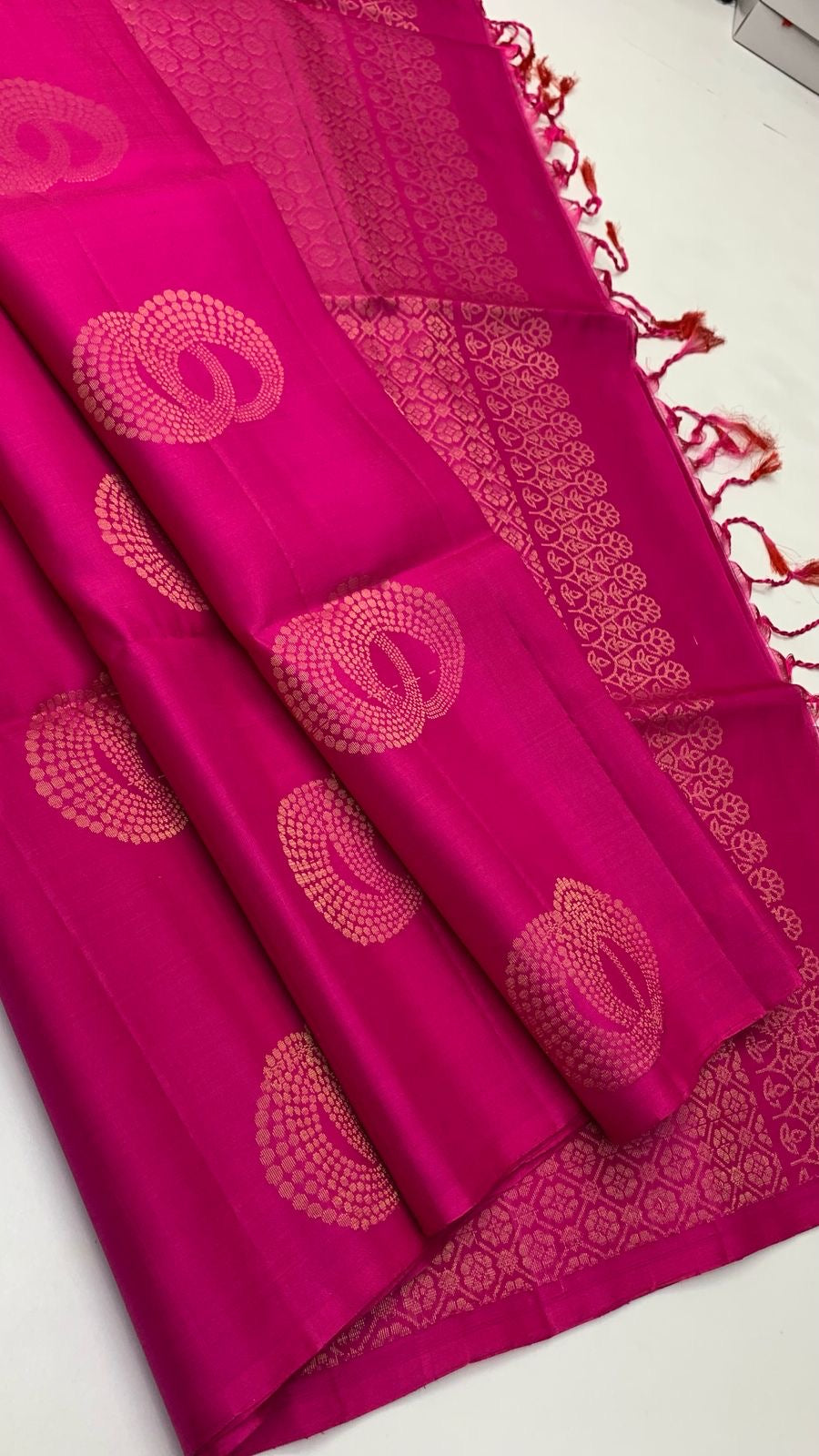 Classic Ruby Pink Elegance Handloom Soft Silk Saree SS24407