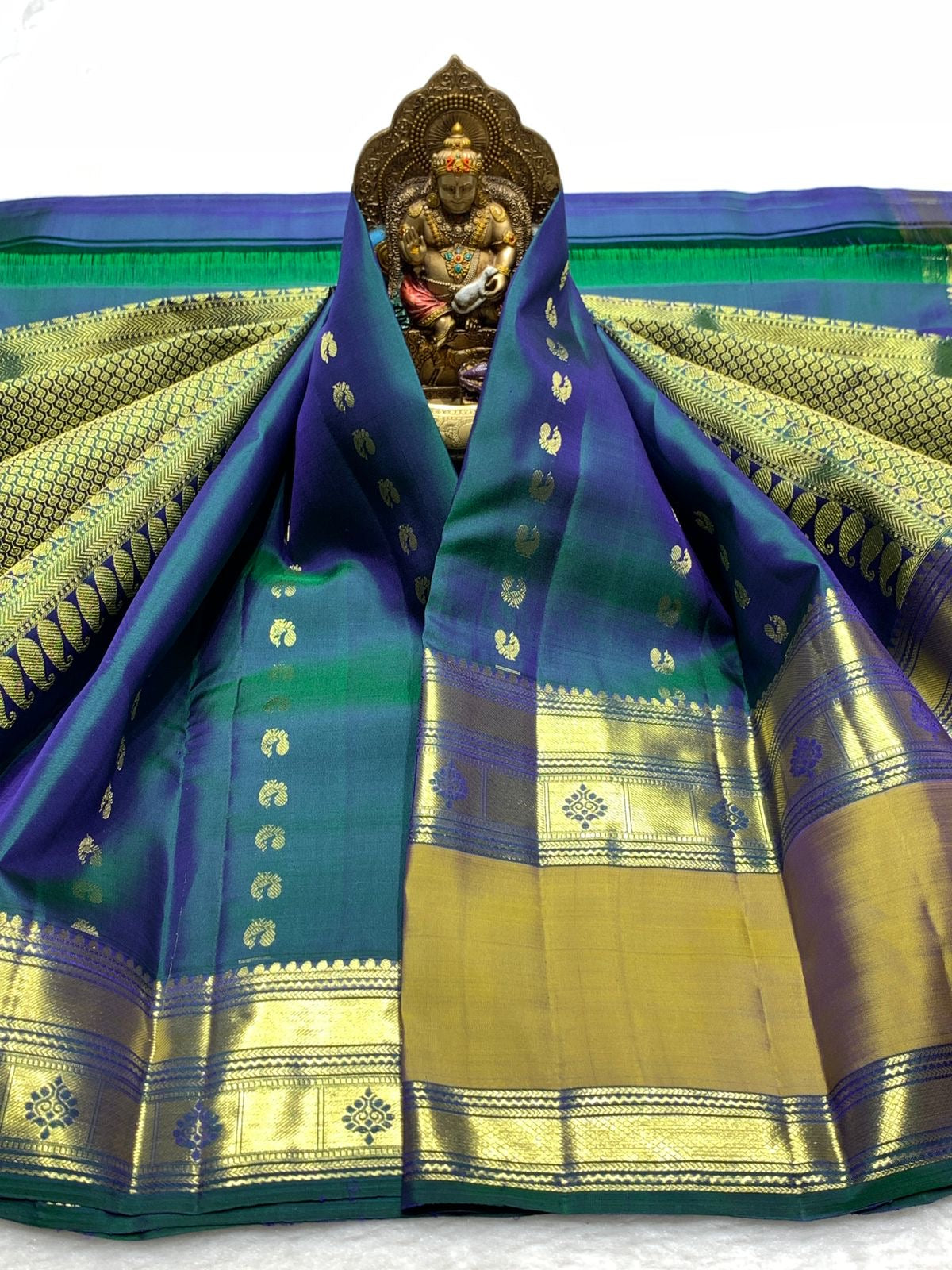 Classic Peacock Green 2gm Zari Elegance Kanchipuram Handloom Silk Saree SS25453