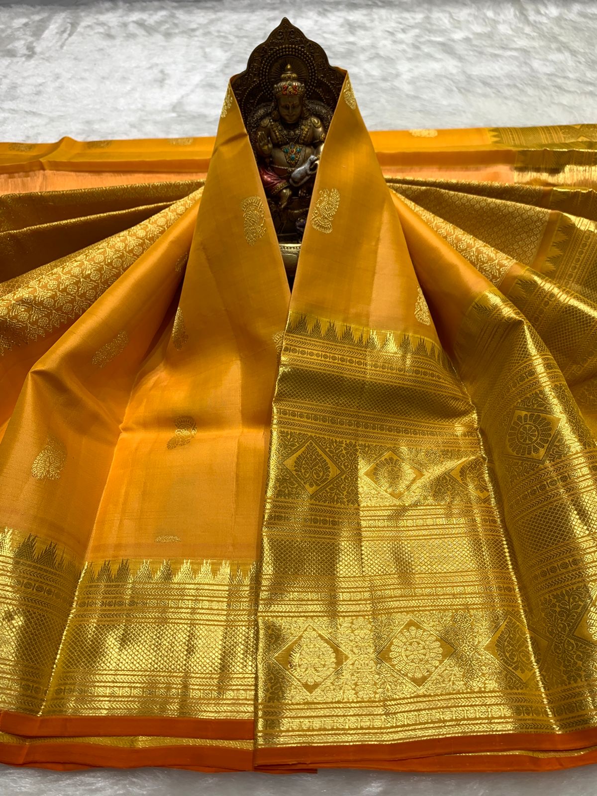 Classic Yellow 2gm Zari Elegance Kanchipuram Handloom Silk Saree SS25451