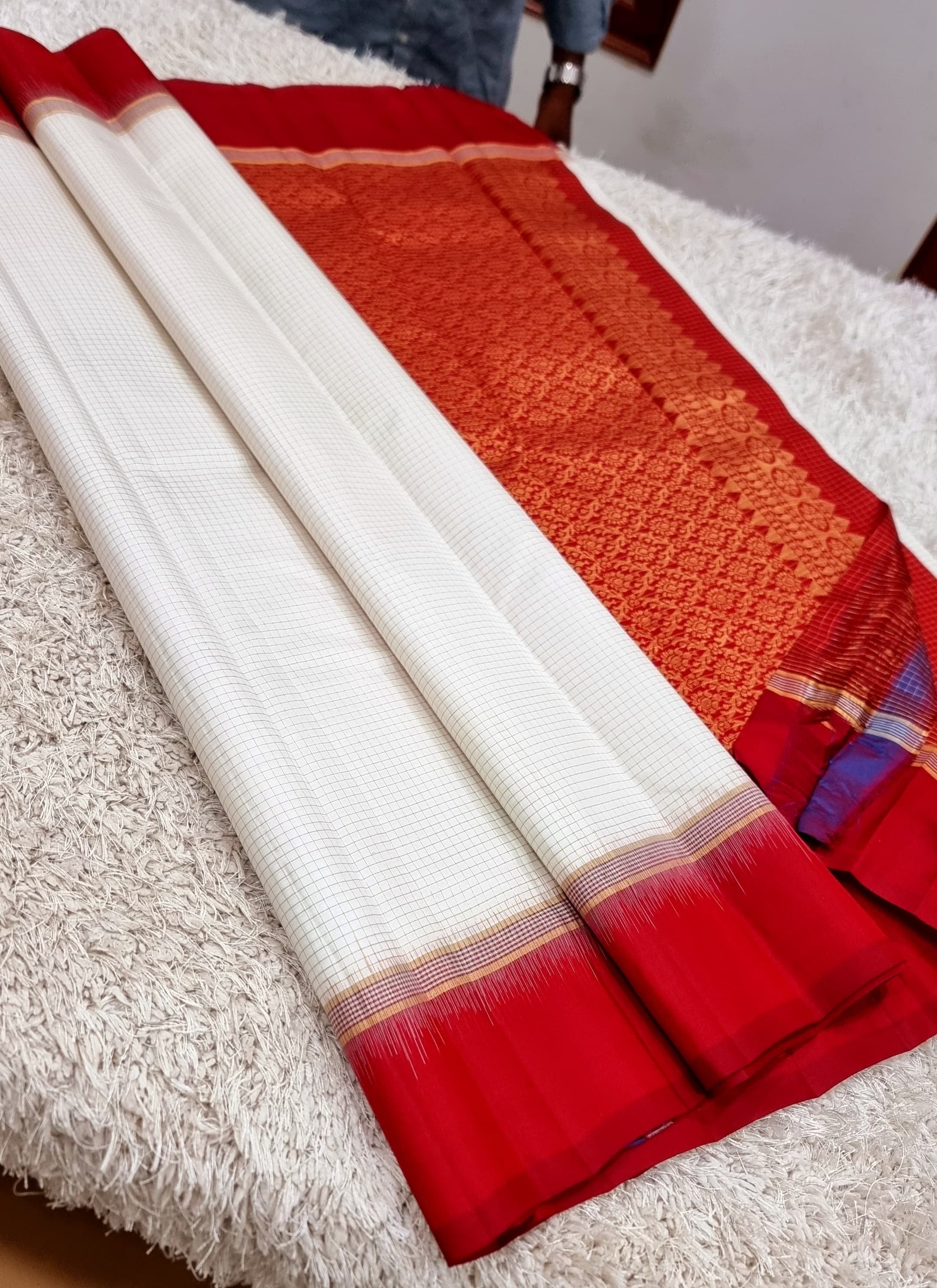 Classic White & Red Kanchipuram Handloom Silk Saree SS25560