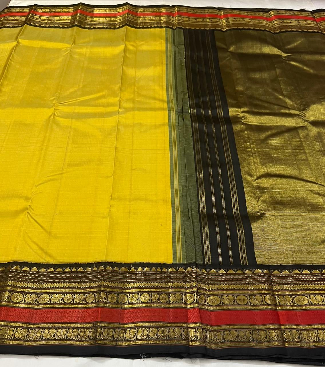 Classic Yellow & Black 2gm Zari Kanchipuram Handloom Silk Saree SS25630