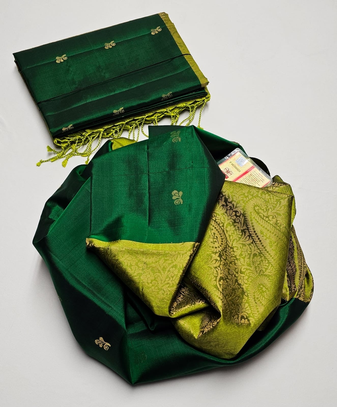 Classic Green & Spring Green Elegance Handloom Soft Silk Saree SS25773