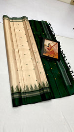 Load image into Gallery viewer, Classic Butter Cream &amp; Bottle Green Korvai Temple Elegance Kanchipuram Handloom Silk Saree SS27116
