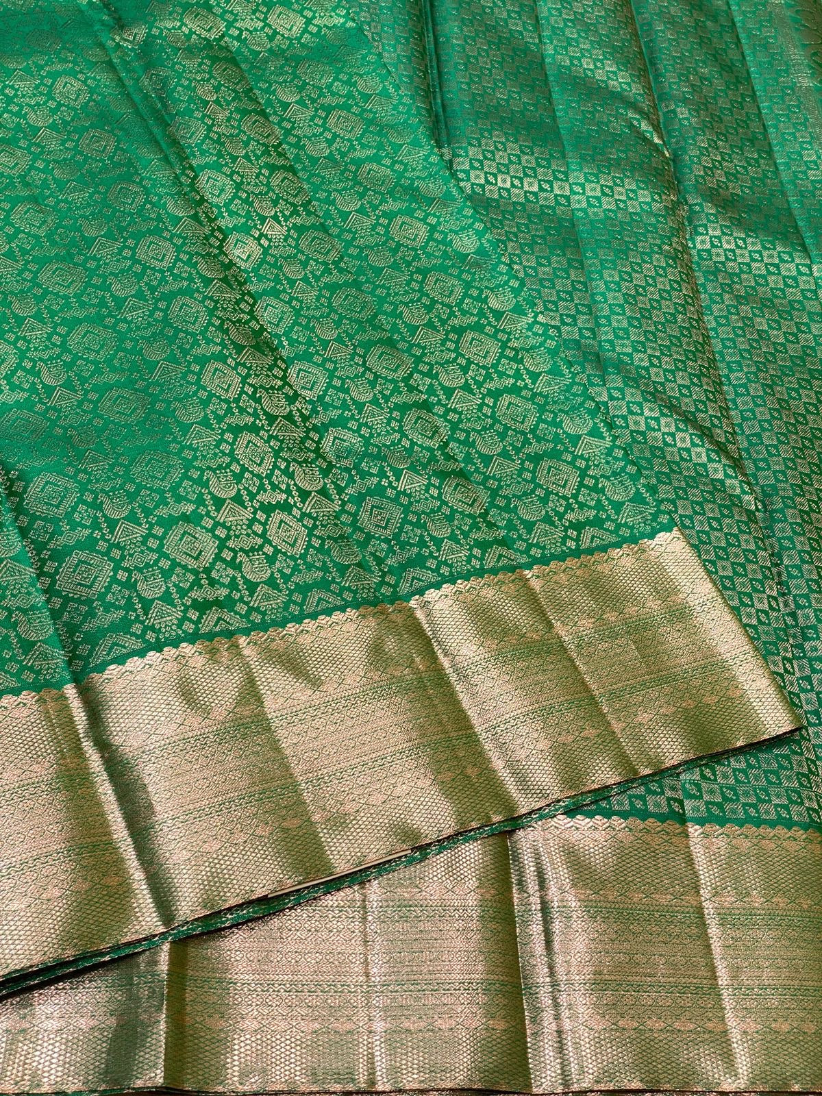 Classic Parrot Green 2gm Antique Zari Bridal Elegance Kanchipuram Handloom Silk Saree SS25327