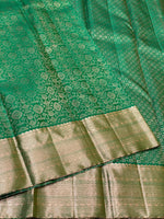 Load image into Gallery viewer, Classic Parrot Green 2gm Antique Zari Bridal Elegance Kanchipuram Handloom Silk Saree SS25327
