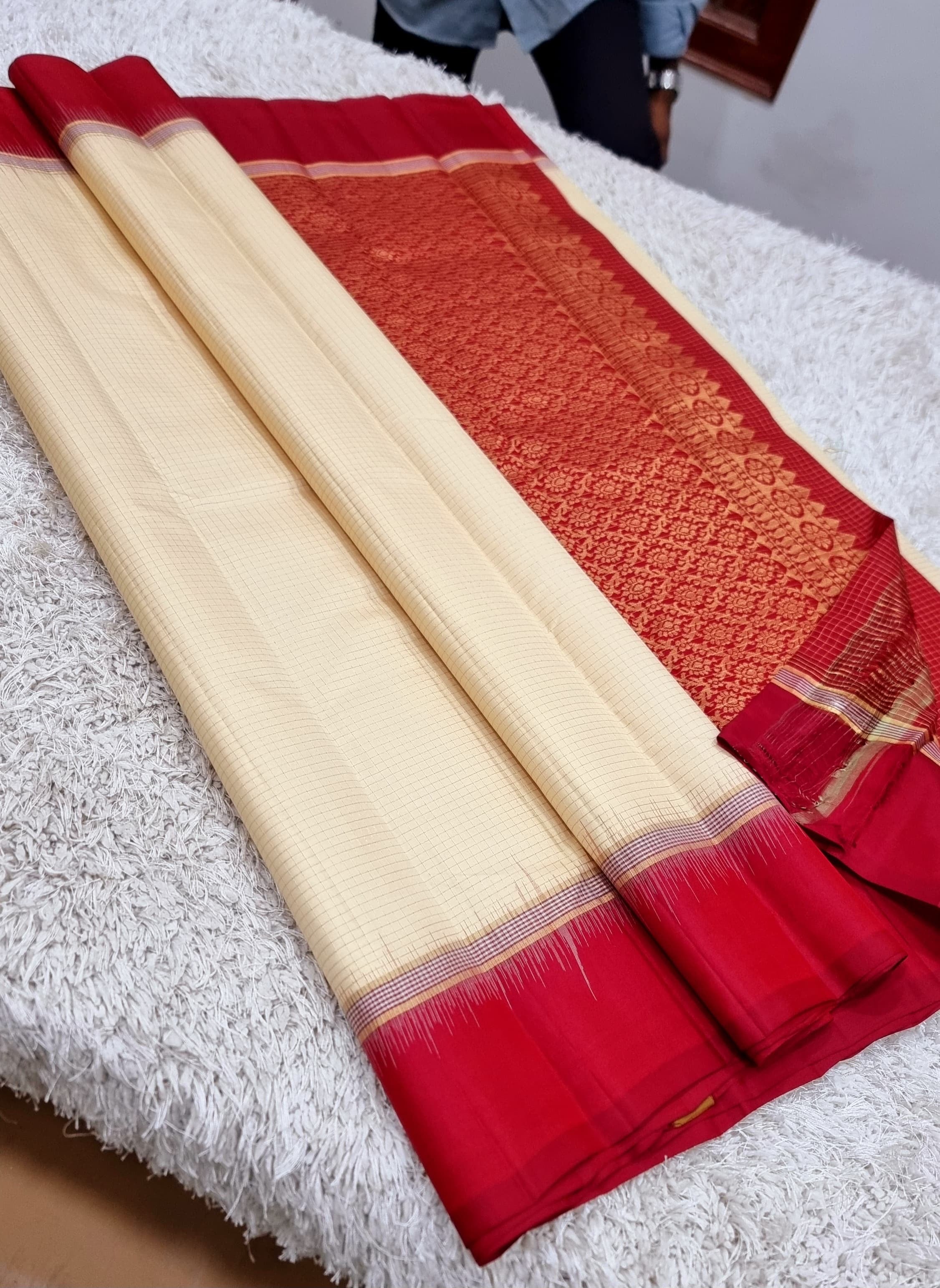 Classic Butter Cream & Red Kanchipuram Handloom Silk Saree SS25557