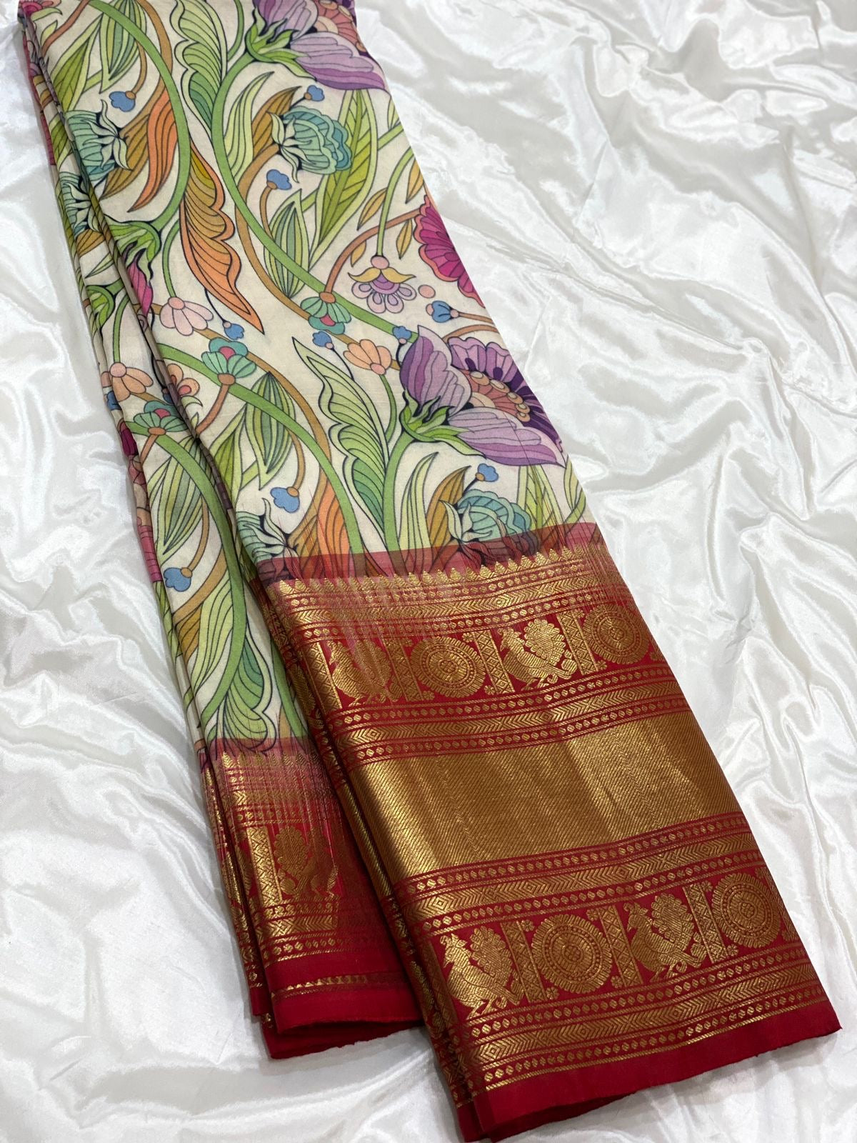 Classic Cream & Carmine Red Kalamkari Digital Print Bridal Elegance Kanchipuram Handloom Silk Saree SS23913