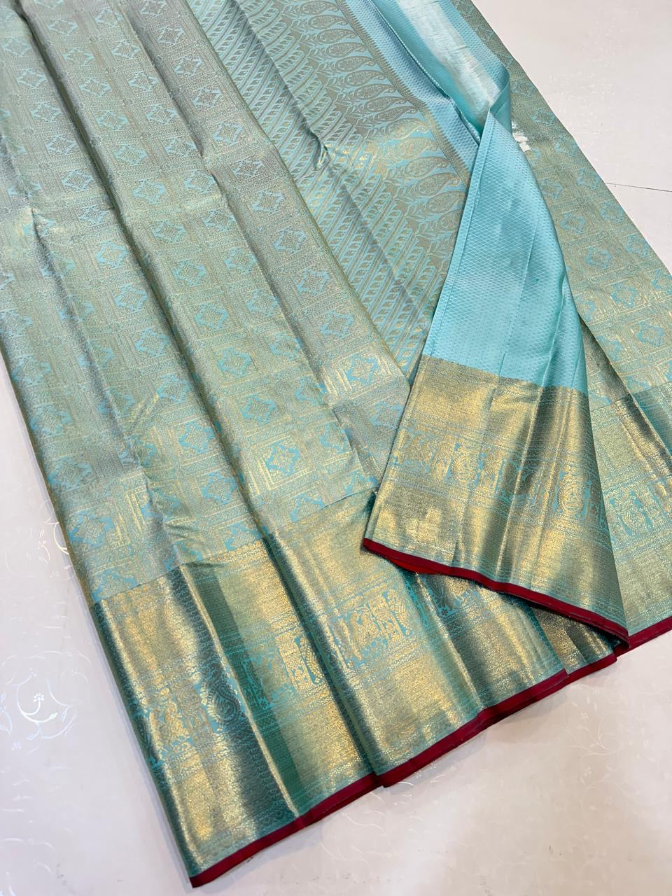 Classic Pastel Ice Blue Elegance Kanchipuram Handloom Silk Saree SS24705