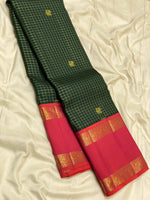 Load image into Gallery viewer, Classic Bottle Green &amp; Brick Rose 2gm Zari Vaira Oosi Elegance Kanchipuram Handloom Silk Saree SS25330
