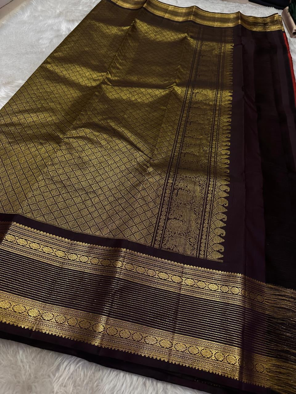 Classic Maroon & Black Elegance Kanchipuram Handloom Silk Saree SS24534