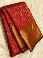 Load image into Gallery viewer, Classic Chilly Red &amp; Green 2gm Zari Kanchipuram Handloom Silk Saree SS25612
