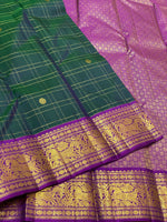 Load image into Gallery viewer, Classic Peacock Green &amp; Fuchsia Pink 2gm Zari Vaira Oosi Elegance Kanchipuram Handloom Silk Saree SS25325
