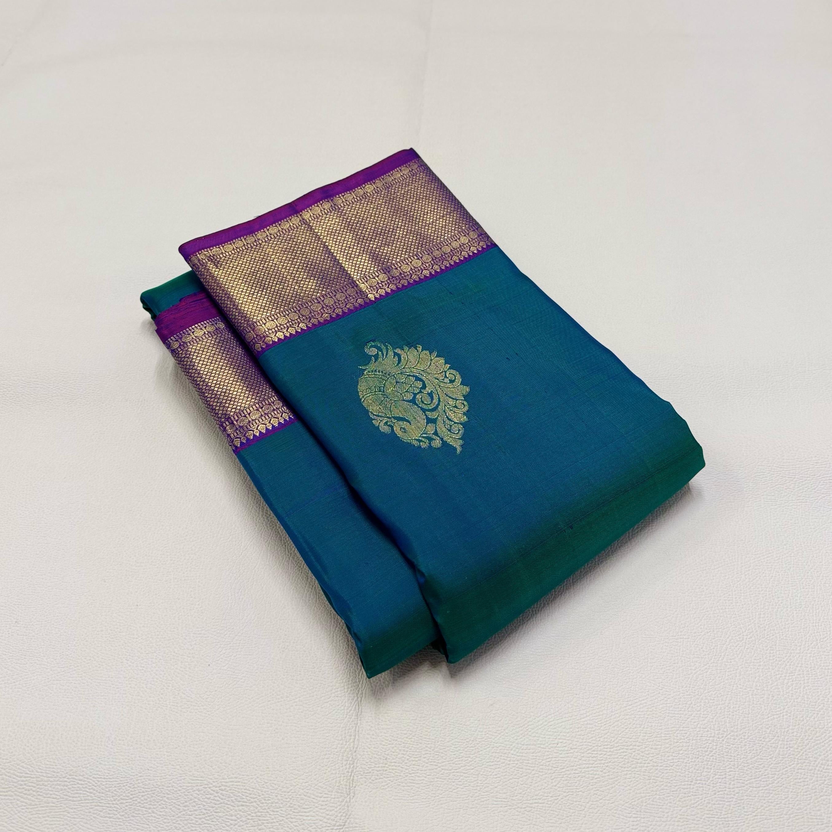 Classic Peacock Green & Wine Fuchsia 1gm Zari Elegance Kanchipuram Handloom Silk Saree SS24681