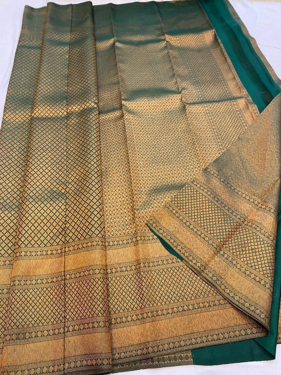 Classic Pine Green Edge to Edge 2gm Zari Brocade Bridal Elegance Kanchipuram Handloom Silk Saree SS25761