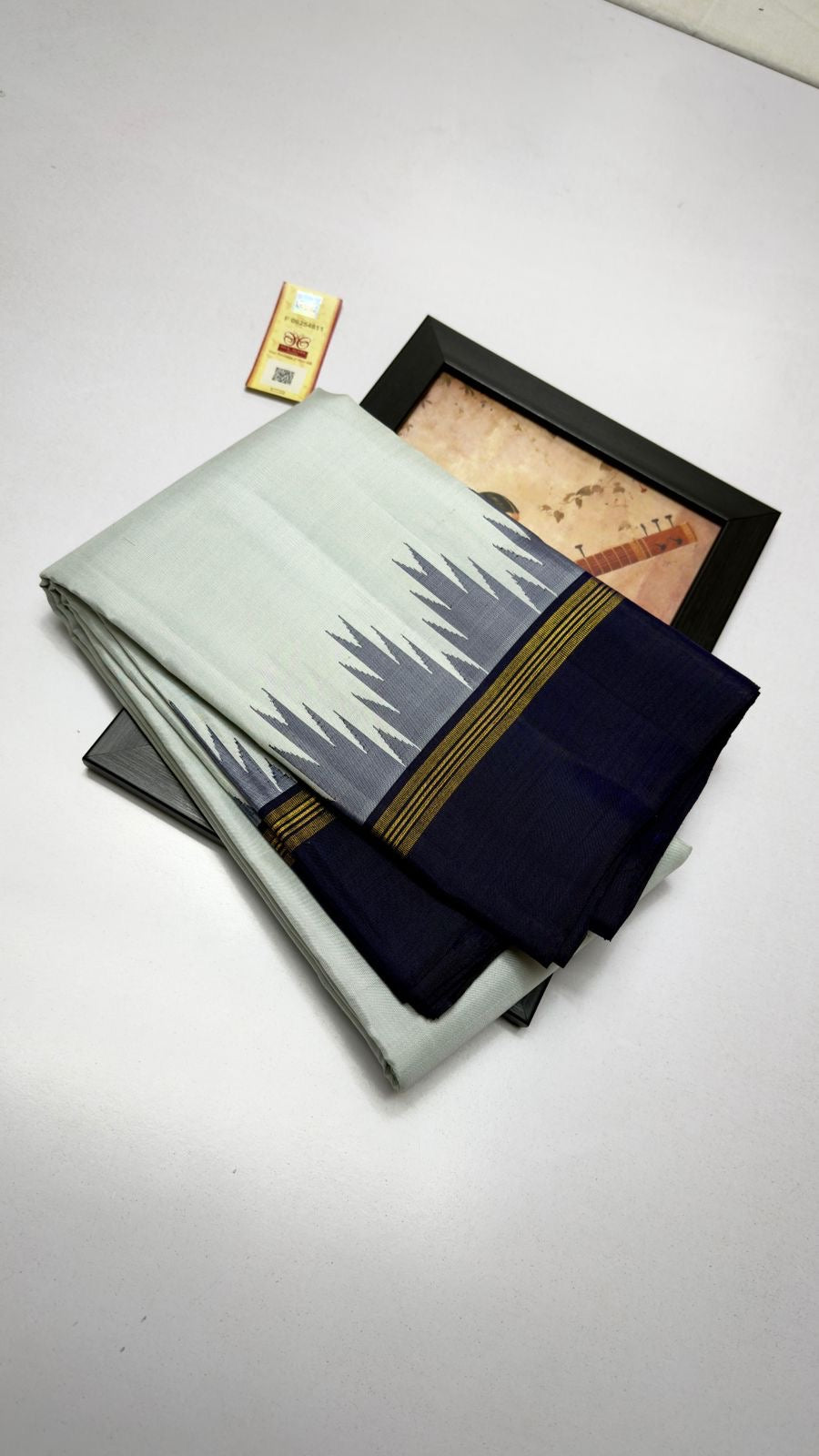 Classic Offwhite & Black Kanchipuram Handloom Silk Saree SS26051