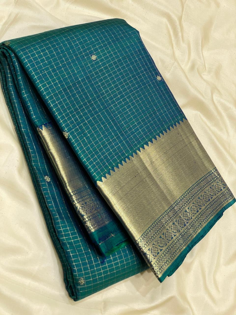 Classic Peacock Green 2gm Zari Vaira Oosi Checks Elegance Kanchipuram Handloom Silk Saree SS24745