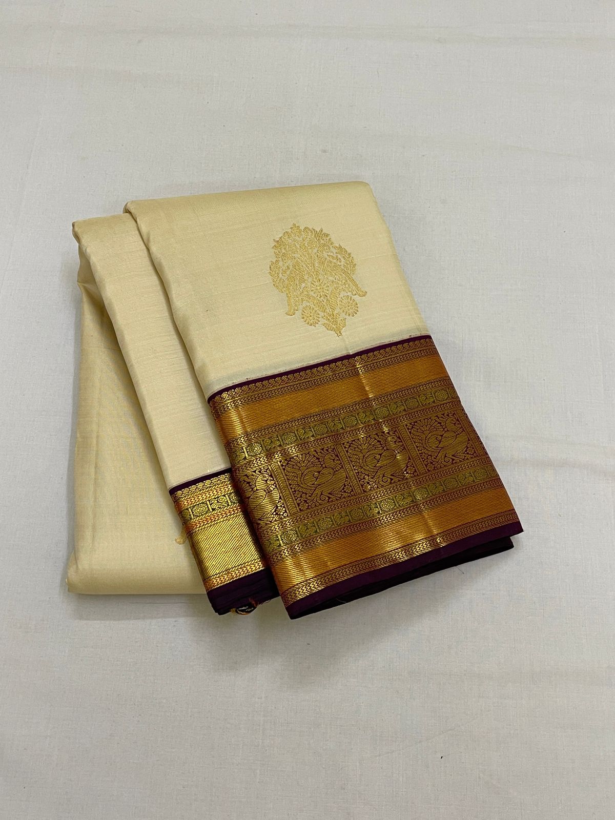Butter Cream & Aubergine Plum 1gm Zari Elegance Kanchipuram Handloom Silk Saree SS16430