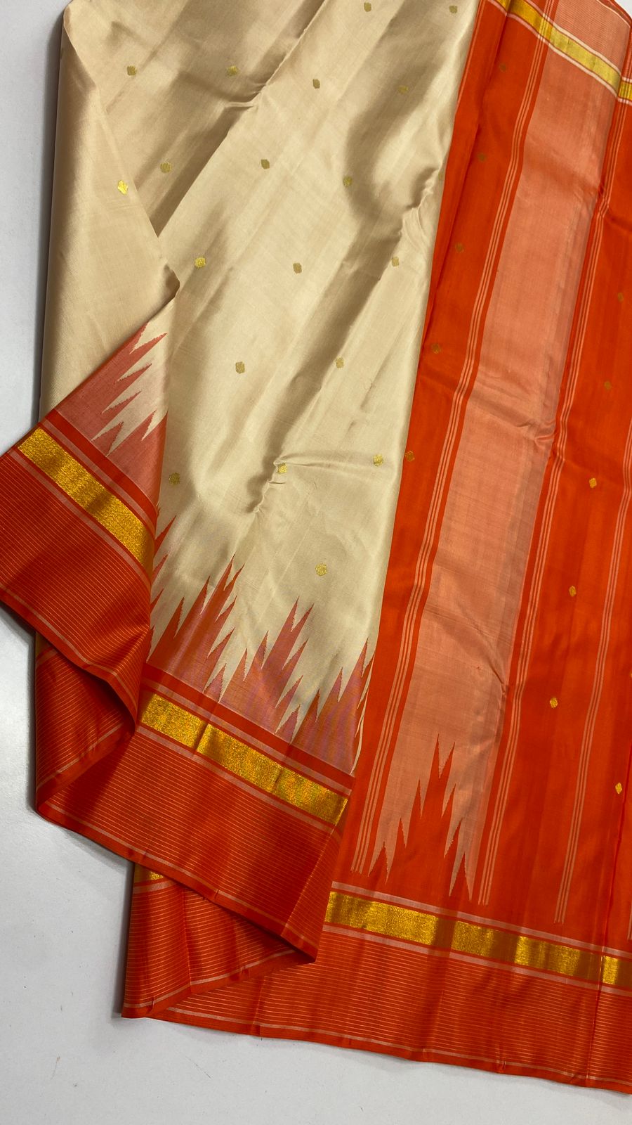 Classic Golden Cream & Aerospace Orange Korvai Elegance Kanchipuram Handloom Silk Saree SS17114
