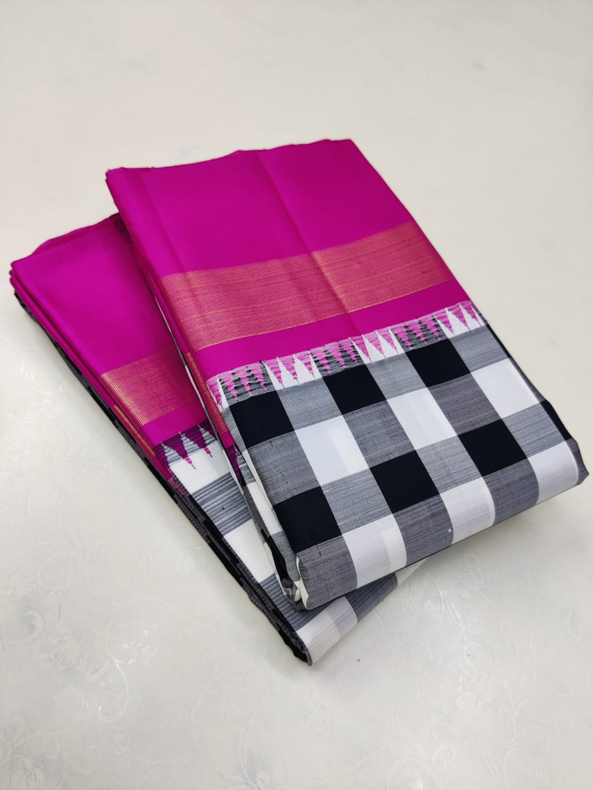 Classic Black Checks & Fuchsia Pink 2gm Zari Elegance Kanchipuram Handloom Silk Saree SS17160
