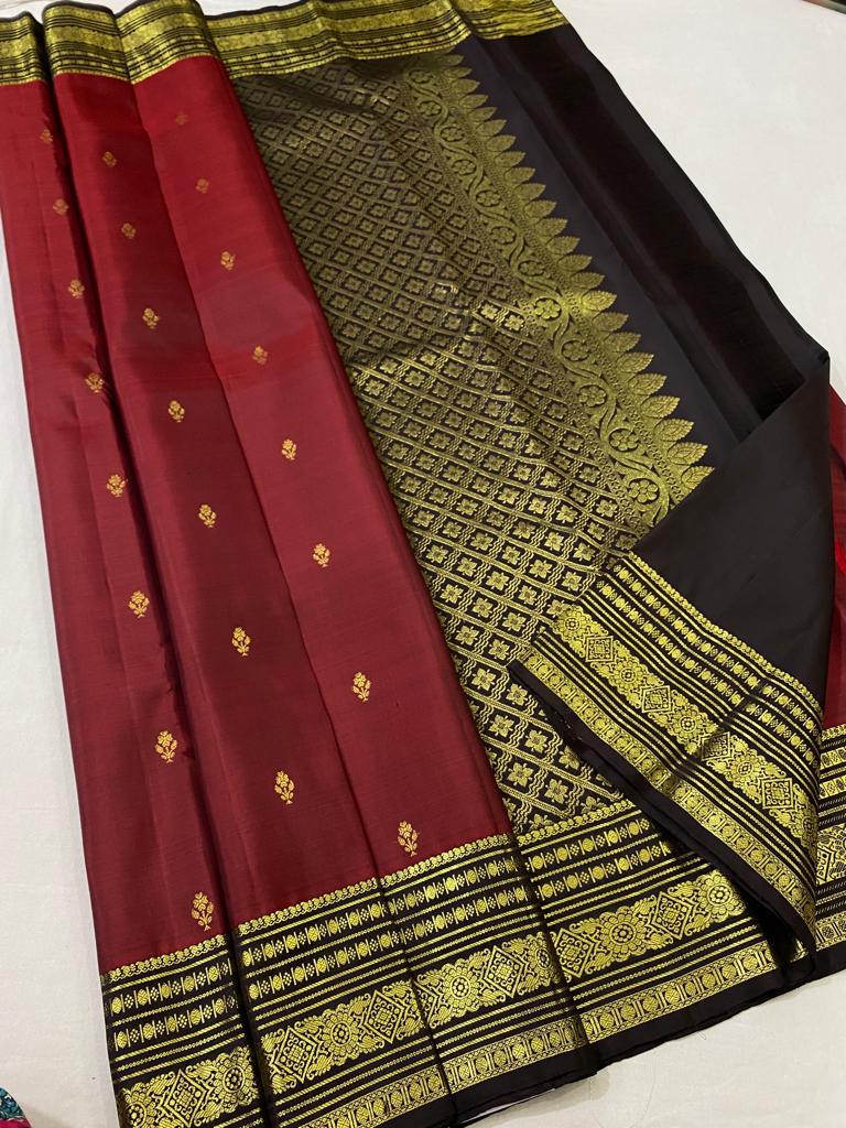 Maroon Red & Shadow Black Elegance Kanchipuram Handloom Silk Saree SS17181