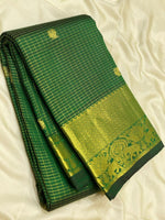 Load image into Gallery viewer, Classic Forest Green 2gm Zari Vaira Oosi Elegance Kanchipuram Handloom Silk Saree SS24614
