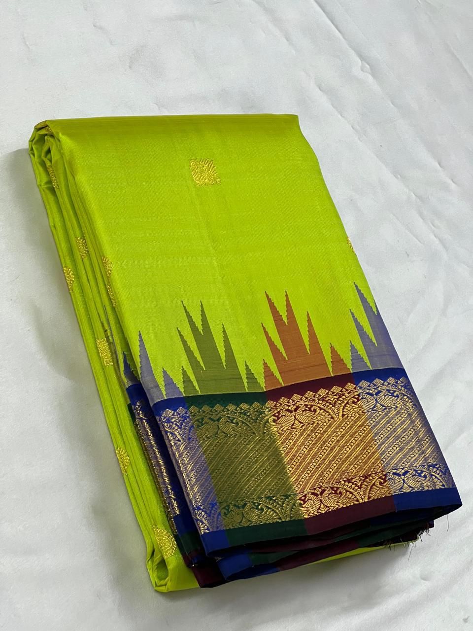 Classic Neon Green & Maroon 2gm Zari Elegance Kanchipuram Handloom Silk Saree SS24613